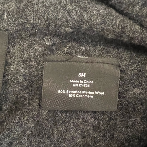 Summersalt cashmere joggers and sweater set - Picture 3 of 13